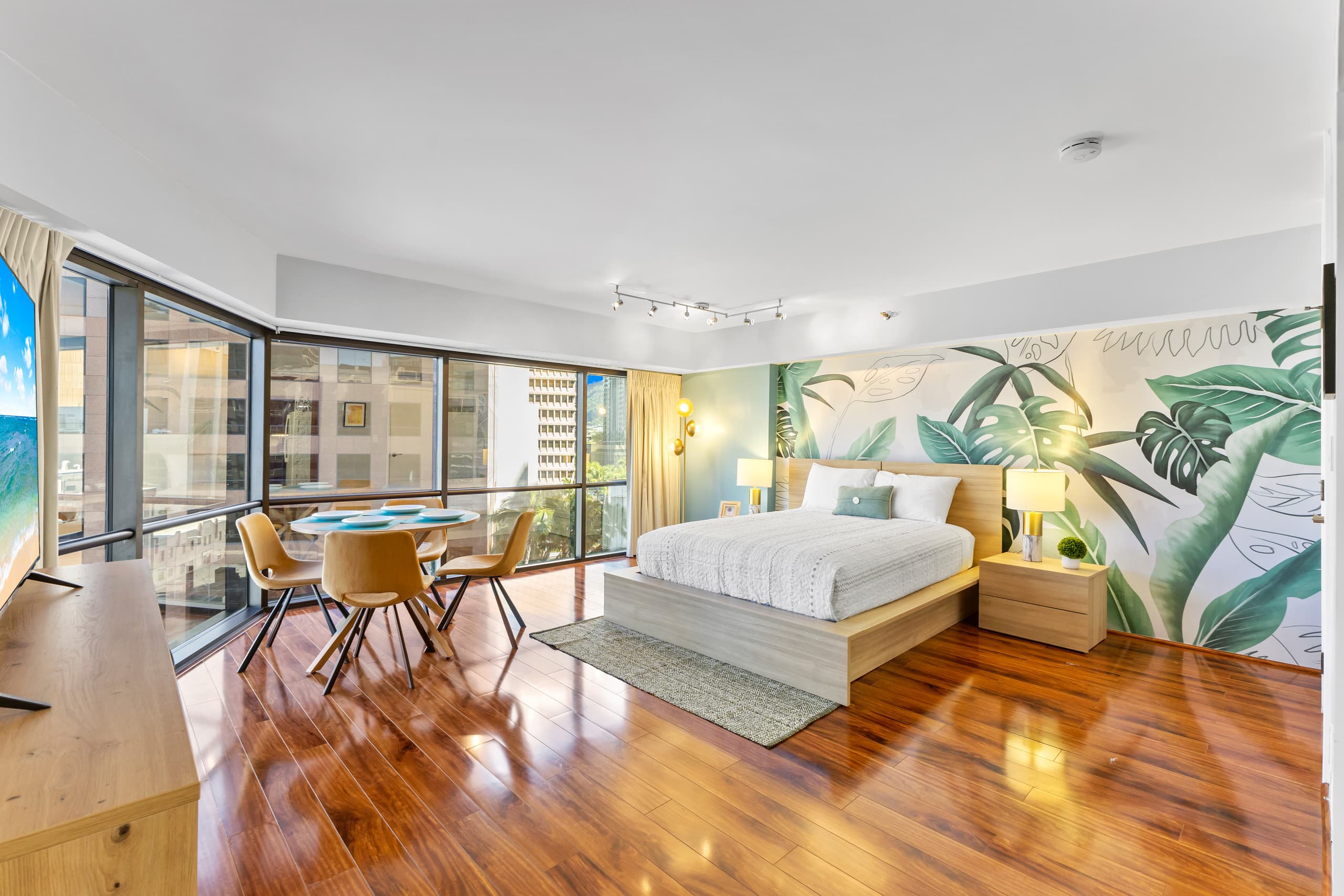 Free Parking! Chic 1BR in Central Downtown - Image 1