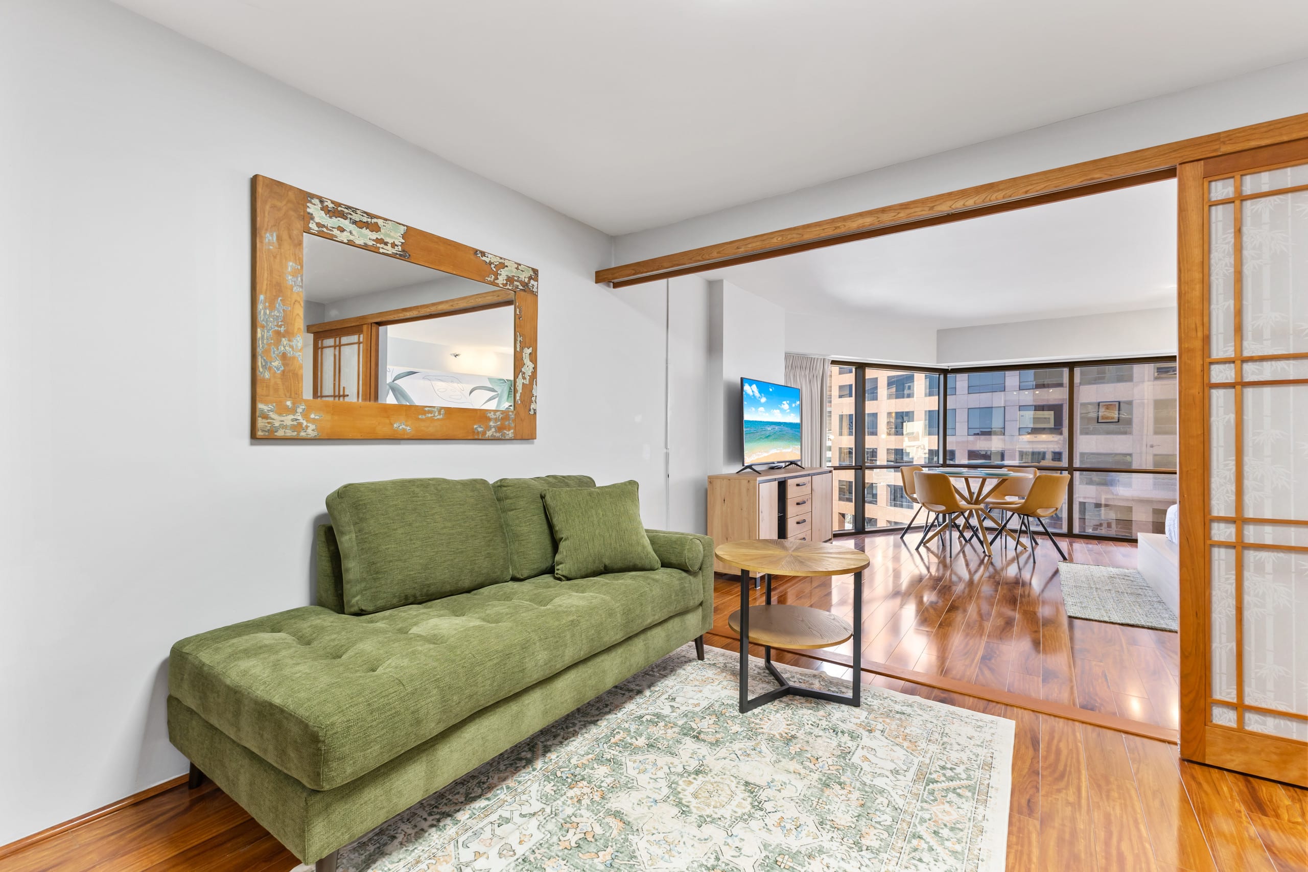 Free Parking! Chic 1BR in Central Downtown - Image 7