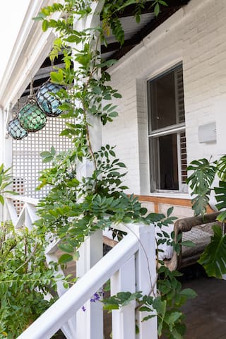 Coastal Cottage Retreat