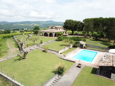 Poggio della fornace, Umbrian farmhouse with pool