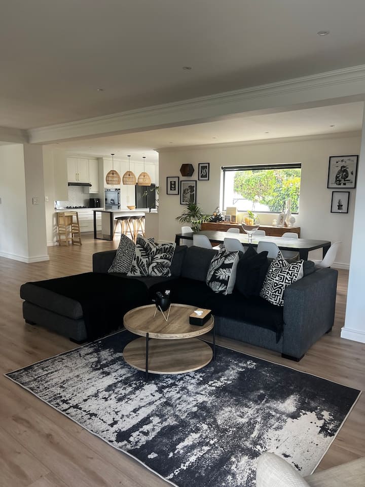 Contemporary Home At The Foot Of Table Mountain - Kapstadt