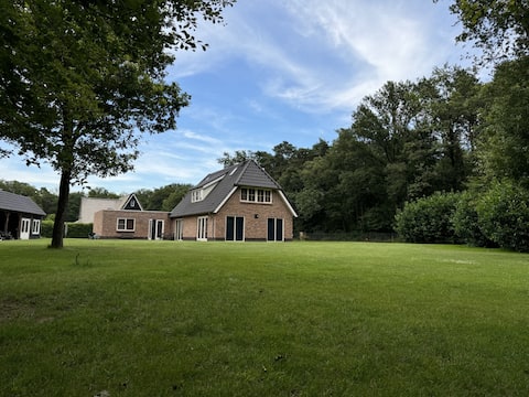 Luxury home, quietly located, large fenced garden