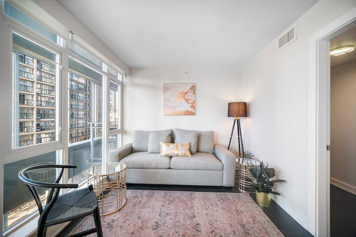 Modern Downtown Vancouver Apartment - Vancouver