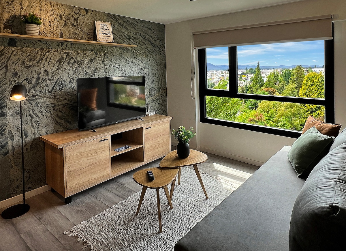 Top Airbnb: Amazing view of Nahuel Huapi! Great location! in Río Negro