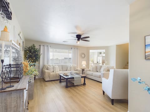 Popular Airbnb listing: Wowzzza! Gorgeous SW Backyard, Heated Pool Home in San Tan Valley