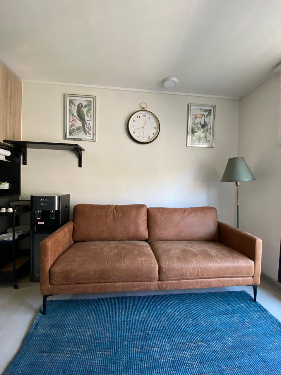 Chapa ya viti vya mikono ya Alaniz Home yenye upana wa sentimita 195, profunidad ya sentimita 83, taa ya juu yenye mwanga wa joto kwa nyakati hizo za kupumzika.