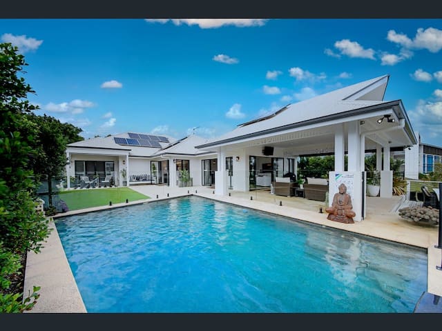 House on the canals in Parrearra