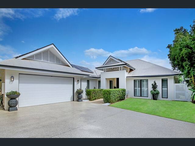House on the canals in Parrearra gallery image 4
