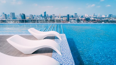 (701) Luxury Studio rooftop pool