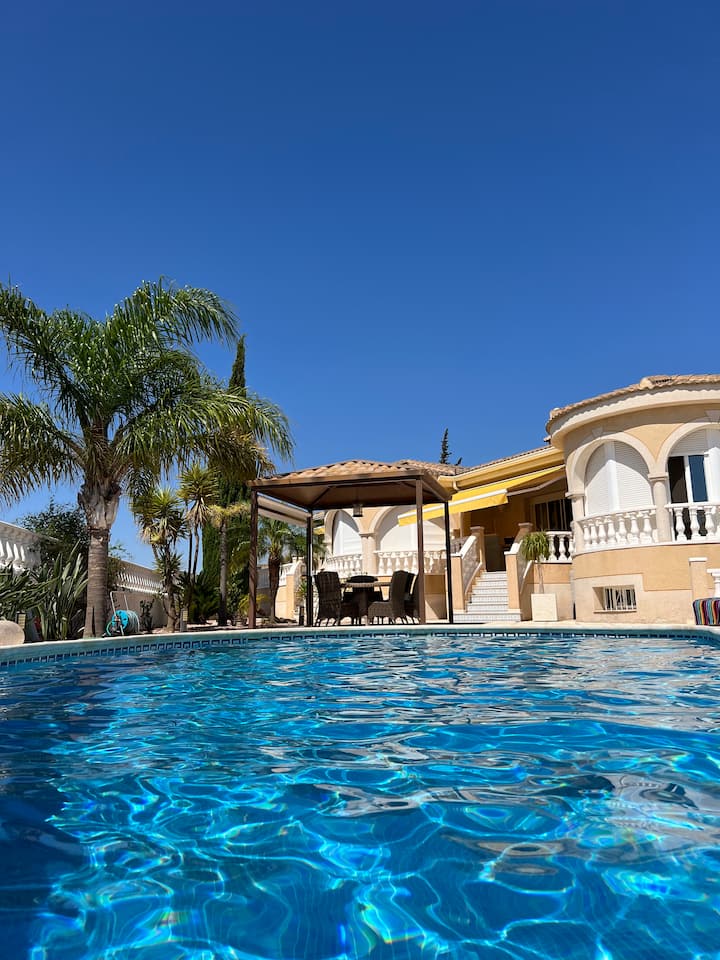 Spacious quiet villa