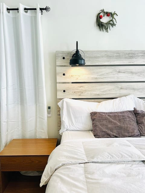 2 bedroom Guest House w/comp ride to the airport