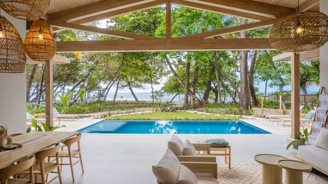 Casa de la Costa – Beachfront Home in Santa Teresa