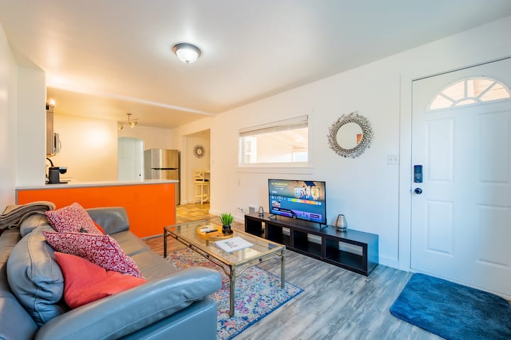 Charming Duplex Home in the Heart of Oregon City