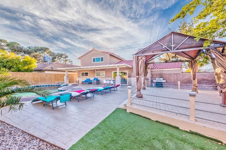 family-friendly home games & pool gallery image 3