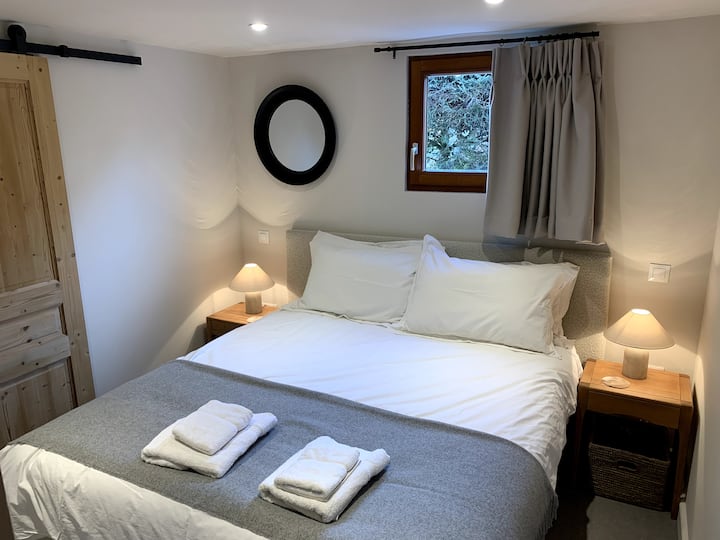 Big cosy King bed that can be converted into twin beds upon request. 