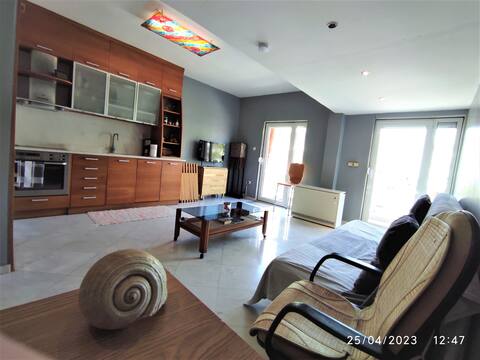 Comfortable, Bright, 71 m²  (Easy free parking)