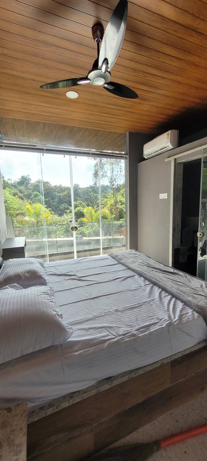 Bedroom 1 image 1