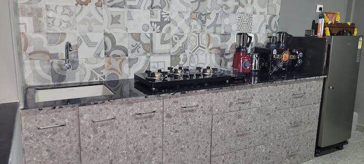 Full kitchen image 1