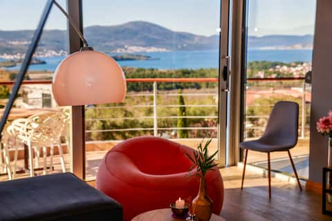 A2 - Spacious Lux Boutique Condo w/ Pool Sea Views