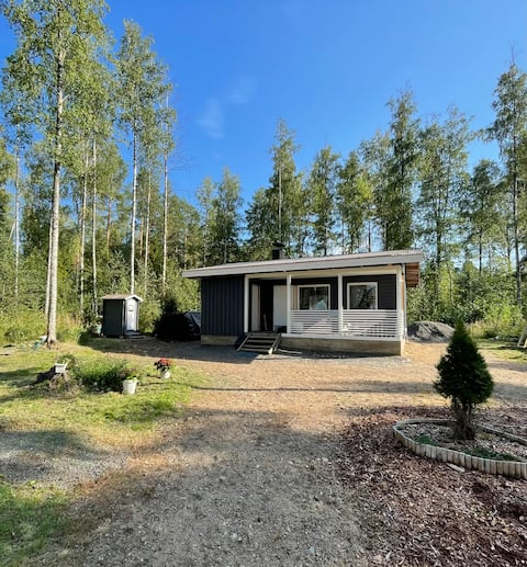 Cozy cottage on the shore of Suonte