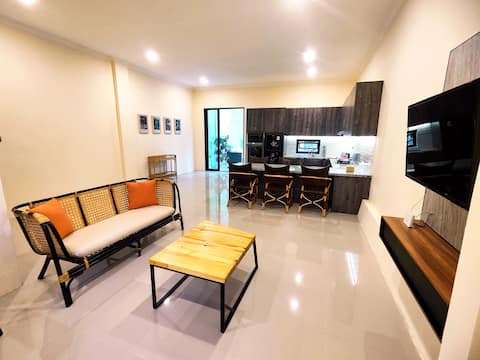 Spacious 4BR Near City Center