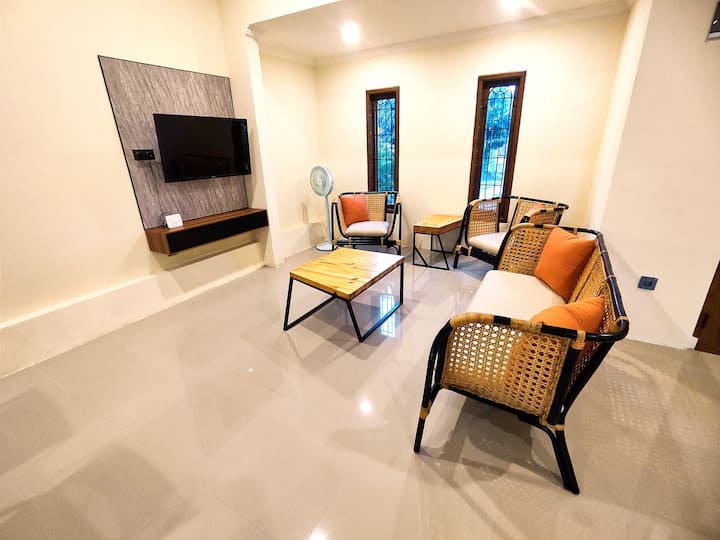 Spacious 4br Near City Center - Cirebon