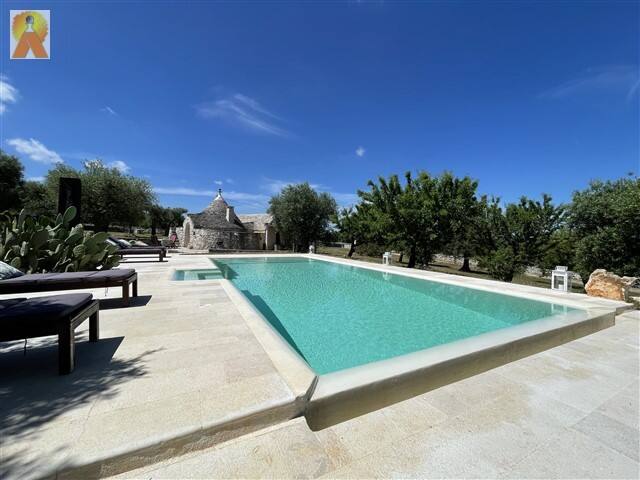 Trullo Delizioso trullo con piscina gallery image 4