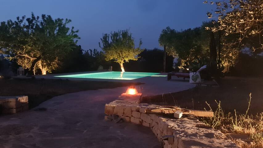 Trullo Delizioso trullo con piscina gallery image 3