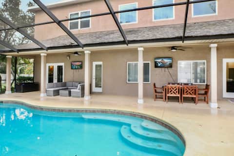 5BR Heated Pool Home in Brandon - Pool Table