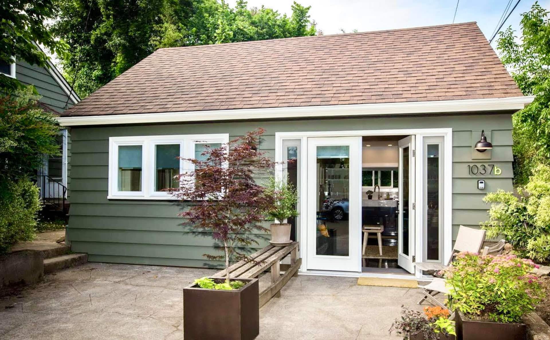 Creative & Clean Bungalow in Portland Hot Spot
