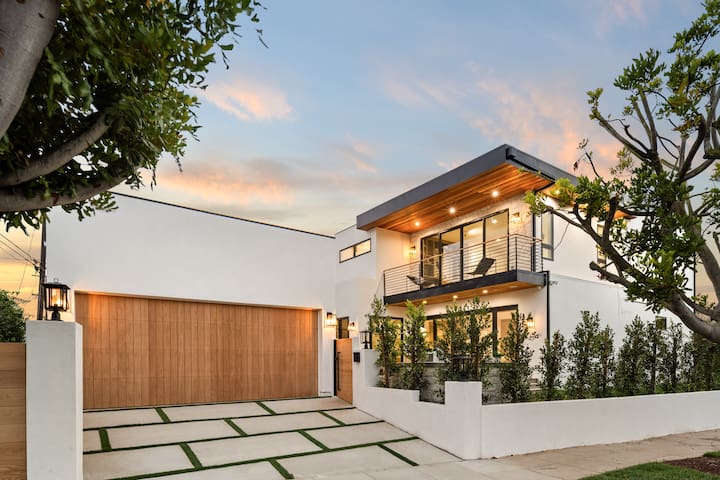 LAX 5BR & 4BT | Garden Views & Architectural Gem