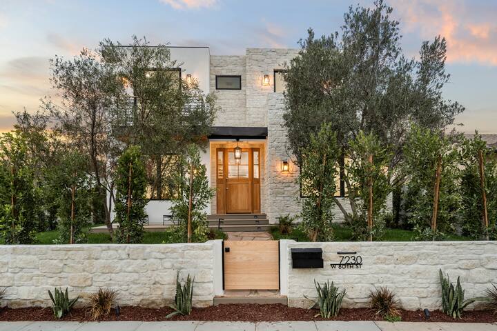 LAX 5BR & 4BT | Garden Views & Architectural Gem gallery image 2
