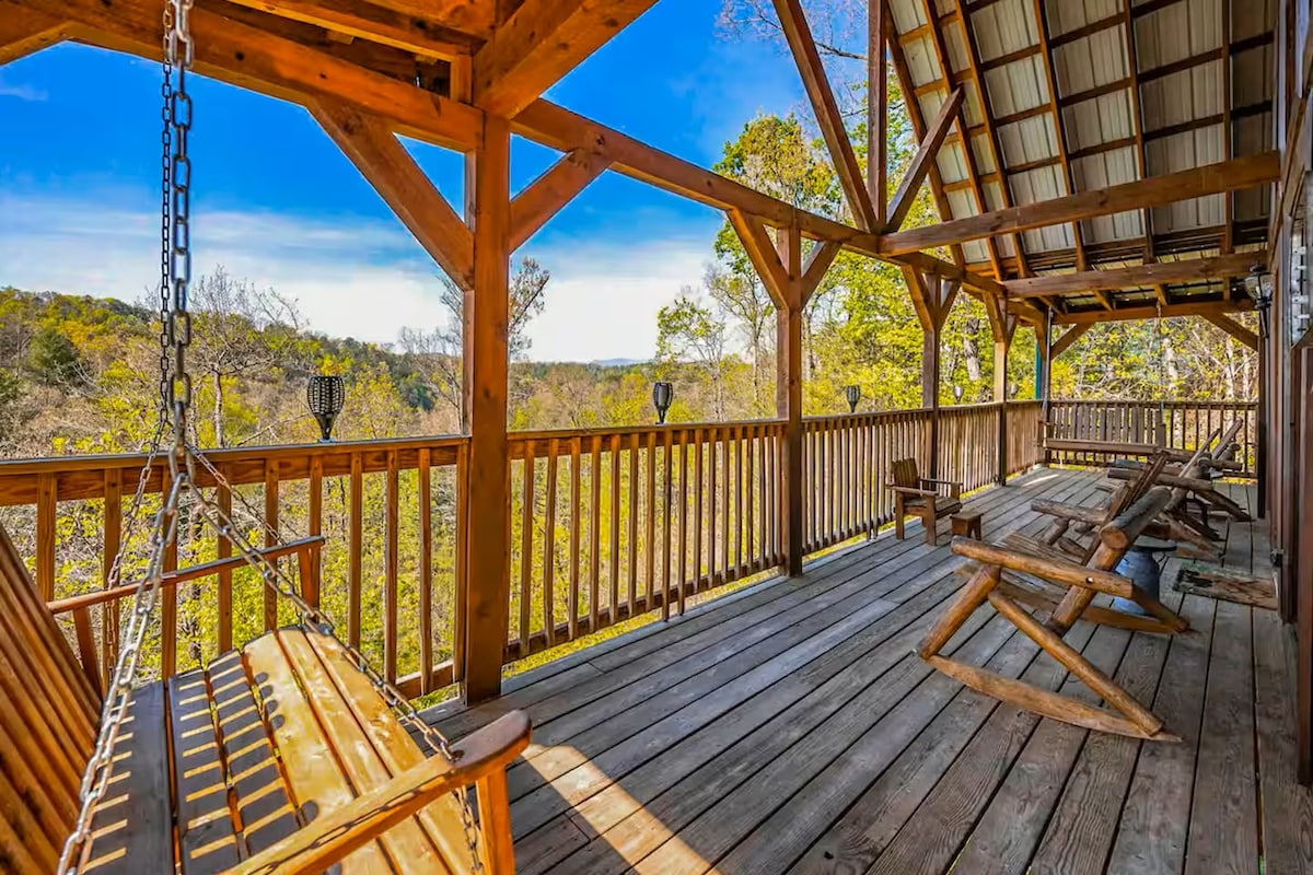 Mountainside Hideaway | View + Hot Tub - Cabins for Rent in