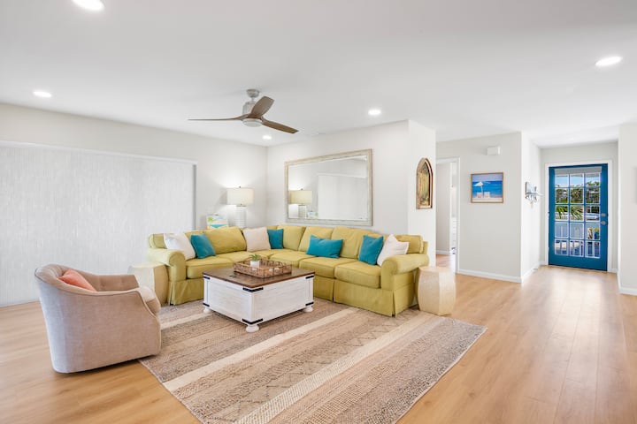 Heavenly Hideaway, 3 Bdrm, 5 Minute Walk To Beach - Anna María, FL