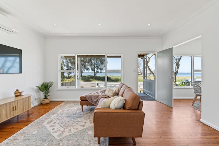 Waterfront Lake House - Central Coast