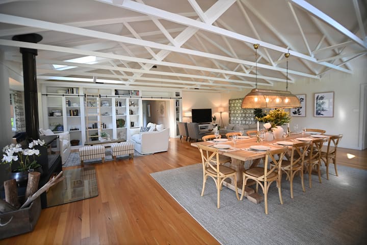 Luxury Countryside Retreat W/ Pool & Fireplaces - South Coast