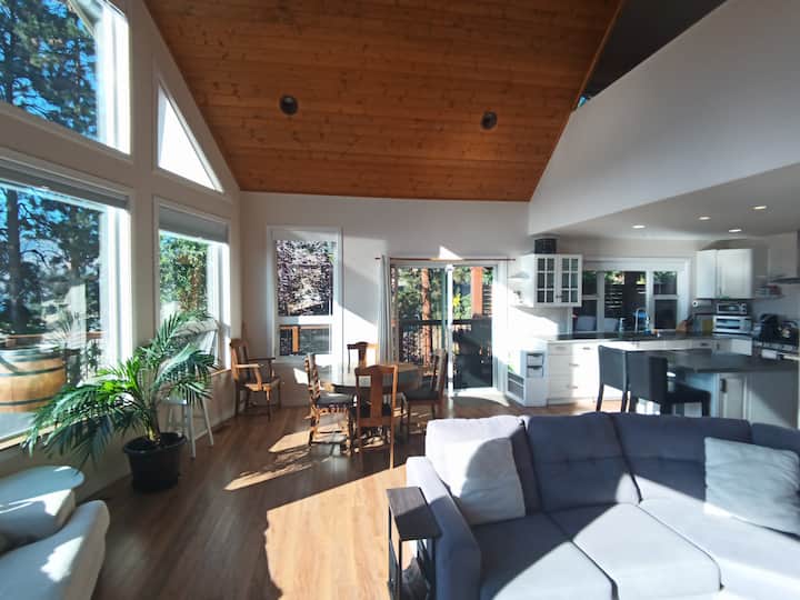 Stunning Lakeview Home — Heart of the Okanagan!