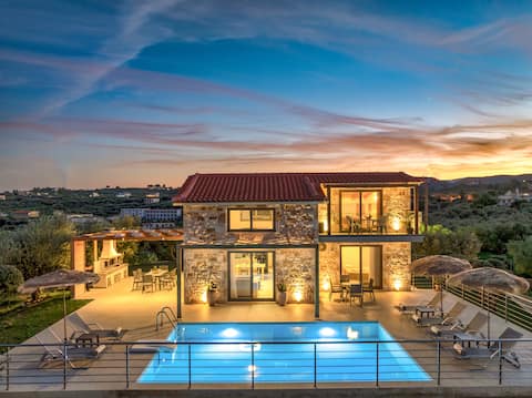 Casa Ferati - Villa with Pool and Sunrise Sea View
