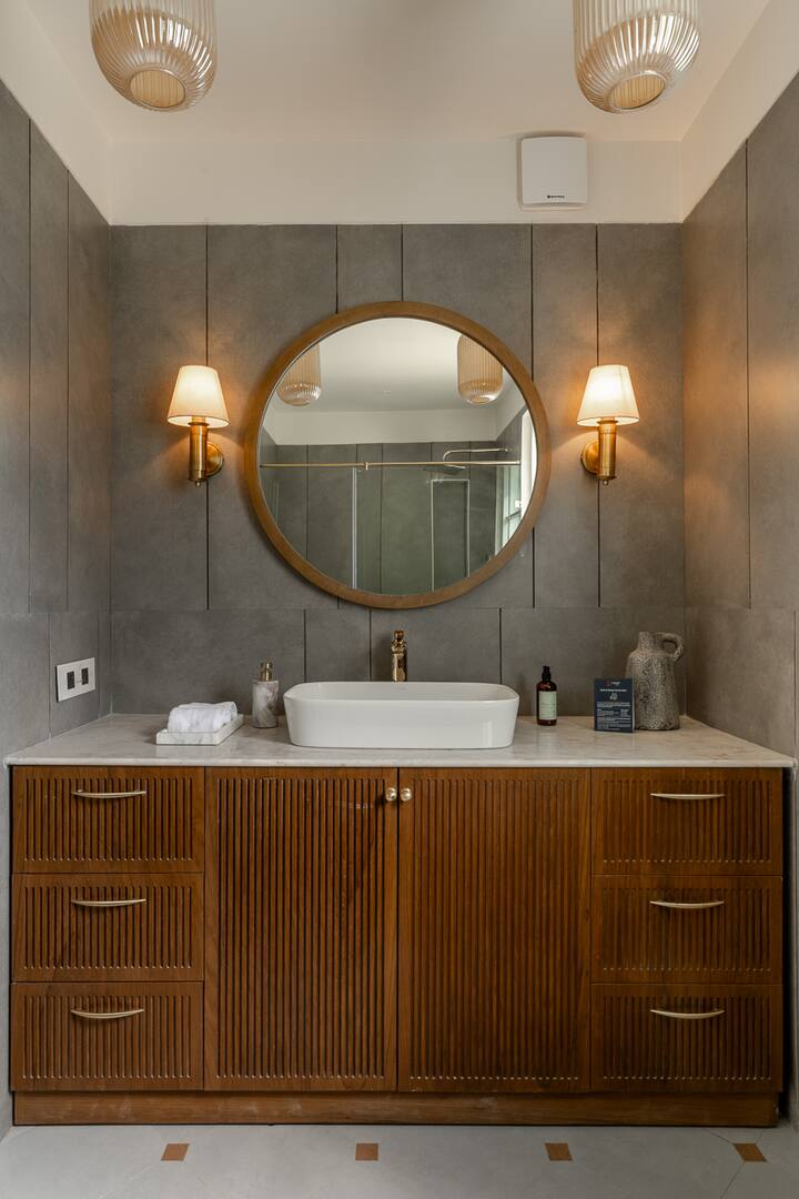 Full bathroom 2 image 1