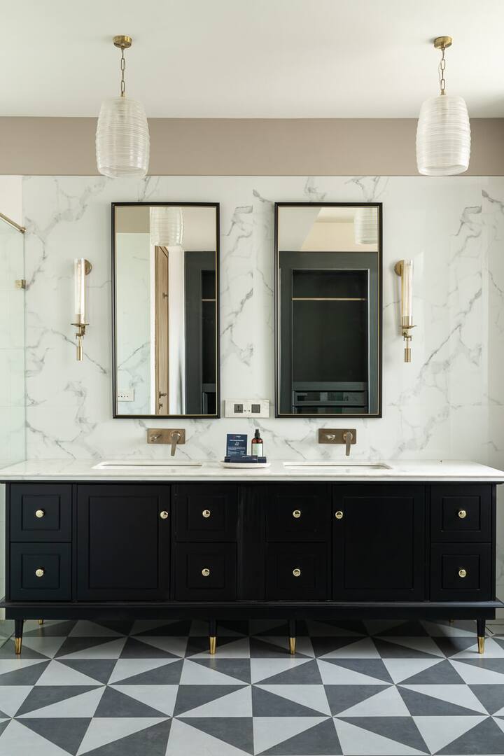 Full bathroom 1 image 1