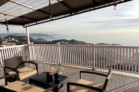 Slice of Heaven - In the heart of Queen of Hills