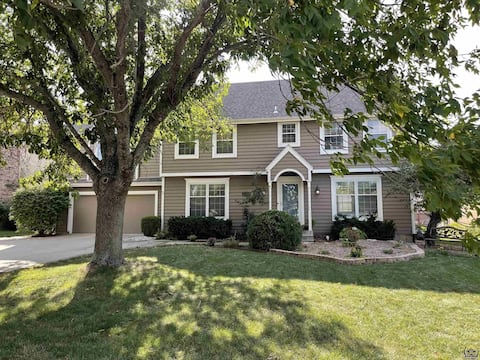 Great Location - Cozy 4 Bedroom, 4 & 1/2 bath