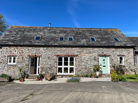 5 Bed Farmhouse near Bude & Beaches