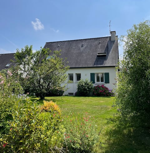 Ker Timanix, 5 min from Dinan, garden, parking, shops