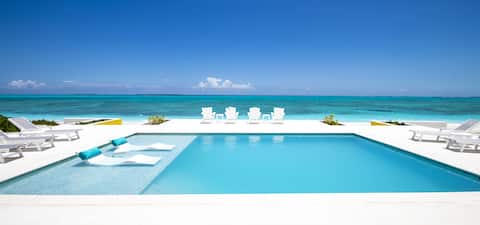 2Hoty Exuma Beachfront home
