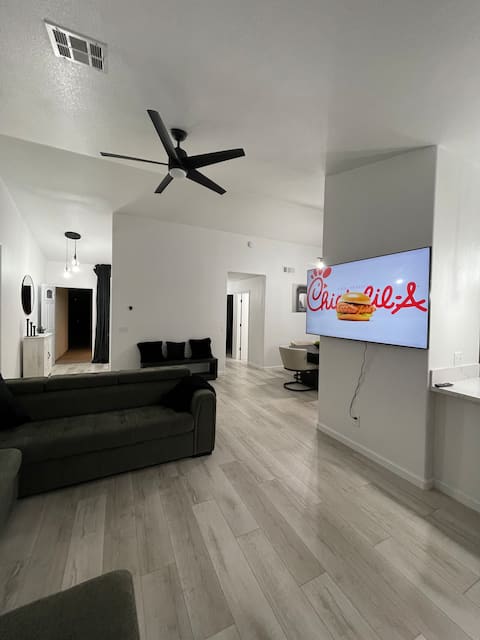 Popular Airbnb listing: Stylish Home - Cardinal Stadium in Maryvale