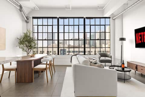 Popular Airbnb listing: *NEW* DTLA Luxe Loft: Skyline Views & Rooftop Pool in Downtown