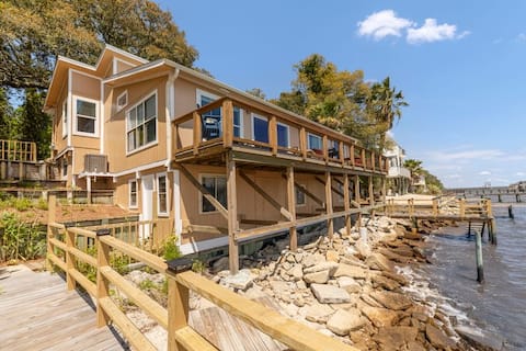 Sunset Stay-Waterfront-Arcade