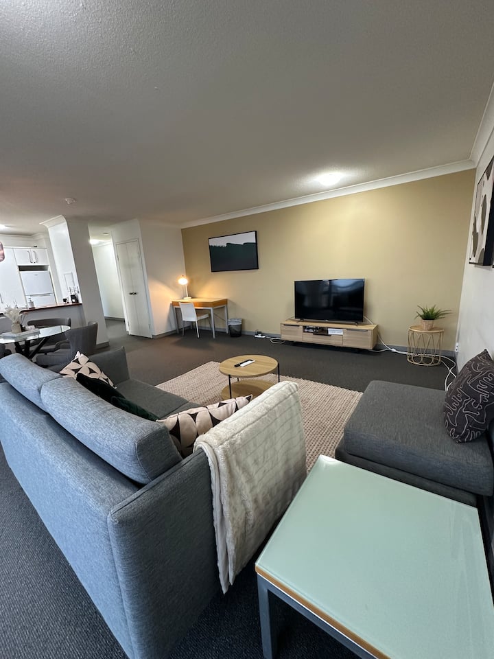 Comfy And Spacious 1br! Southbank/gabba/parking - Brisbane