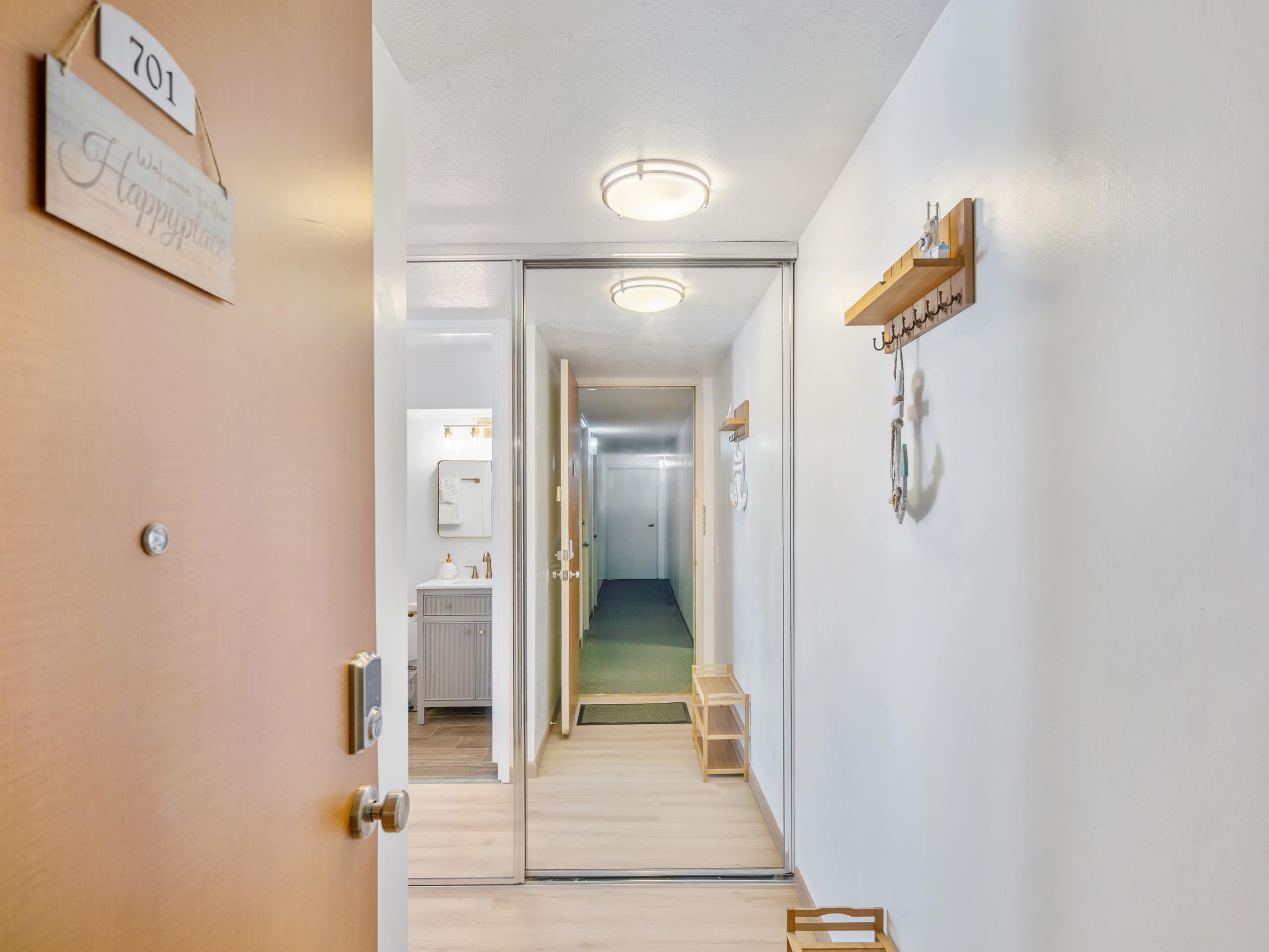 Stylish Renovated Studio with Parking in Waikiki! - Image 45
